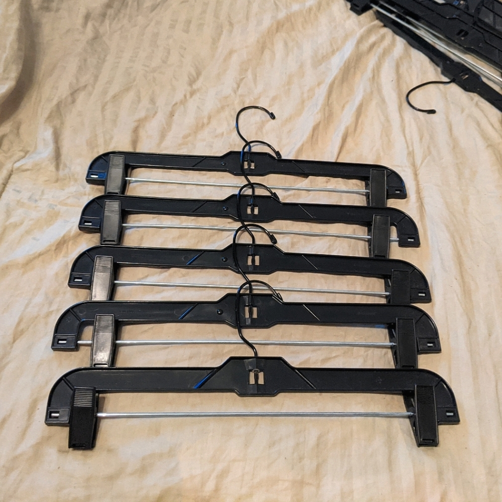 15 ct Plastic pant hangers